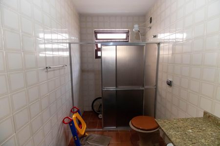 Casa à venda com 360m², 4 quartos e 4 vagas Casa à venda com 360m², 4 quartos e 4 vagasBanheiro 2