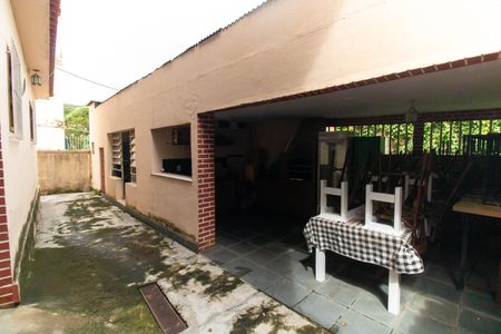 Casa à venda com 360m², 4 quartos e 4 vagas Casa à venda com 360m², 4 quartos e 4 vagasÁrea externa