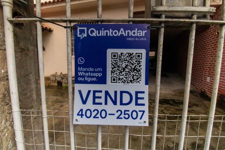 Casa à venda com 360m², 4 quartos e 4 vagas Casa à venda com 360m², 4 quartos e 4 vagasPlaquinha