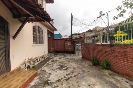 Casa à venda com 360m², 4 quartos e 4 vagas Casa à venda com 360m², 4 quartos e 4 vagasÁrea externa