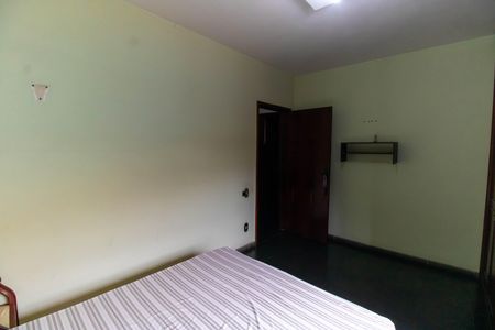 Casa à venda com 360m², 4 quartos e 4 vagas Casa à venda com 360m², 4 quartos e 4 vagasQuarto 1