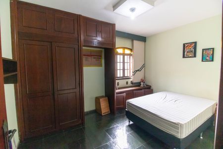 Casa à venda com 360m², 4 quartos e 4 vagas Casa à venda com 360m², 4 quartos e 4 vagasQuarto 1