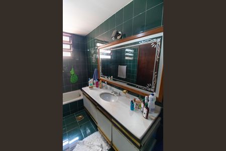 Casa à venda com 360m², 4 quartos e 4 vagas Casa à venda com 360m², 4 quartos e 4 vagasBanheiro da Suíte