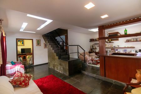 Sala de casa à venda com 4 quartos, 360m² em Fonseca, Niterói