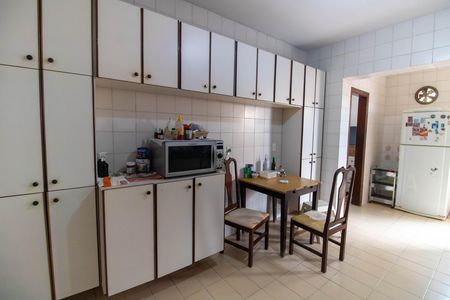 Casa à venda com 360m², 4 quartos e 4 vagas Casa à venda com 360m², 4 quartos e 4 vagasCozinha
