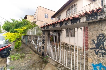 Casa à venda com 360m², 4 quartos e 4 vagas Casa à venda com 360m², 4 quartos e 4 vagasFachada