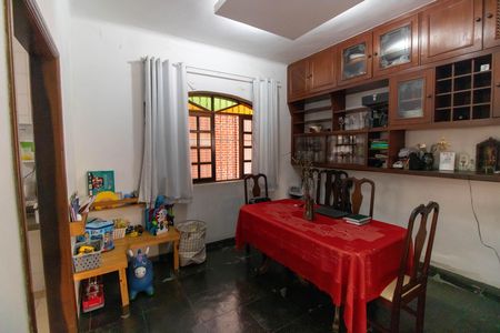 Casa à venda com 360m², 4 quartos e 4 vagas Casa à venda com 360m², 4 quartos e 4 vagasCozinha