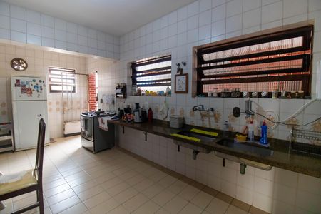 Casa à venda com 360m², 4 quartos e 4 vagas Casa à venda com 360m², 4 quartos e 4 vagasCozinha