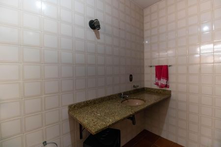 Casa à venda com 360m², 4 quartos e 4 vagas Casa à venda com 360m², 4 quartos e 4 vagasBanheiro 2