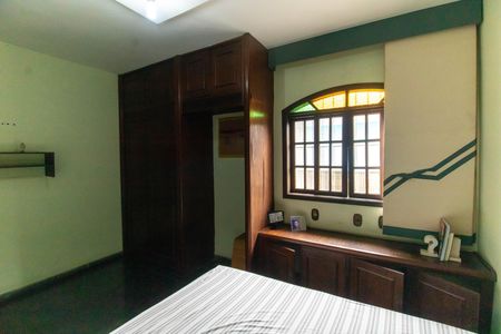 Casa à venda com 360m², 4 quartos e 4 vagas Casa à venda com 360m², 4 quartos e 4 vagasQuarto 1