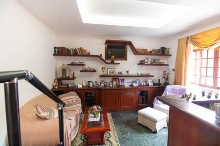 Casa à venda com 360m², 4 quartos e 4 vagas Casa à venda com 360m², 4 quartos e 4 vagasSala
