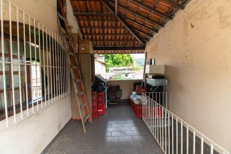 Casa à venda com 360m², 4 quartos e 4 vagas Casa à venda com 360m², 4 quartos e 4 vagasÁrea externa