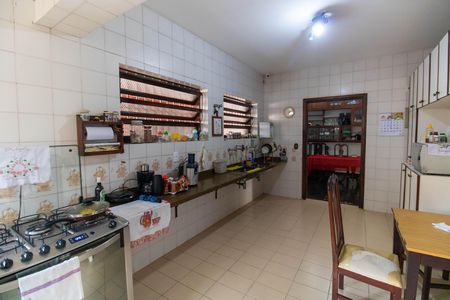 Casa à venda com 360m², 4 quartos e 4 vagas Casa à venda com 360m², 4 quartos e 4 vagasCozinha