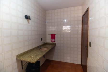 Casa à venda com 360m², 4 quartos e 4 vagas Casa à venda com 360m², 4 quartos e 4 vagasBanheiro 2