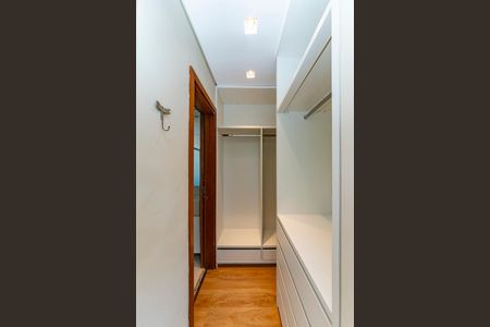 Apartamento à venda com 69m², 2 quartos e 1 vaga Apartamento à venda com 69m², 2 quartos e 1 vagaCloset da suíte