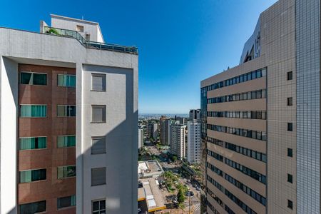 Sala de apartamento à venda com 2 quartos, 69m² em Belvedere, Belo Horizonte