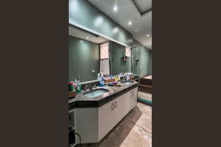 Apartamento à venda com 209m², 3 quartos e 2 vagasBanheiro da Suíte 