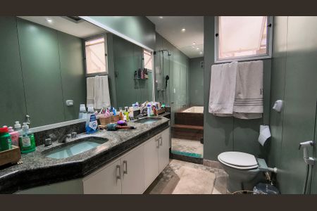 Apartamento à venda com 209m², 3 quartos e 2 vagasBanheiro da Suíte 