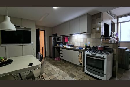 Apartamento à venda com 209m², 3 quartos e 2 vagasCozinha e Área de Serviço 
