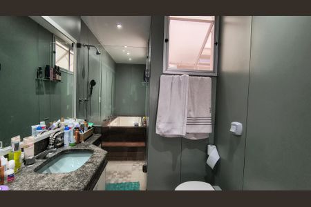 Apartamento à venda com 209m², 3 quartos e 2 vagasBanheiro da Suíte 