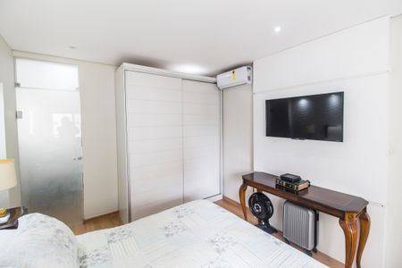 Apartamento à venda com 140m², 3 quartos e 2 vagas Apartamento à venda com 140m², 3 quartos e 2 vagasSuíte