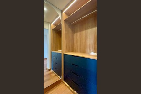 Apartamento para alugar com 144m², 2 quartos e 1 vaga Apartamento para alugar com 144m², 2 quartos e 1 vagaCloset da suíte 1