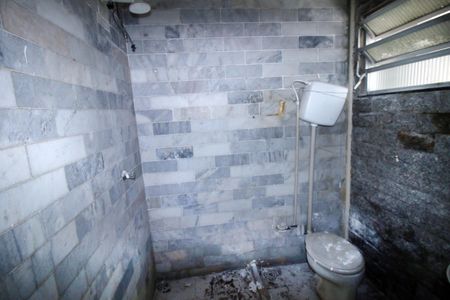 Banheiro de casa para alugar com 1 quarto, 35m² em Pavuna, Rio de Janeiro