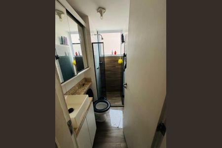 Banheiro de apartamento para alugar com 2 quartos, 50m² em Del Castilho, Rio de Janeiro