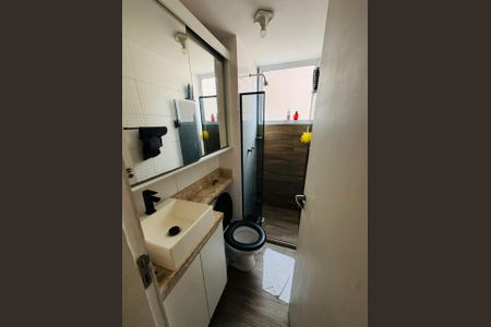 Banheiro de apartamento para alugar com 2 quartos, 50m² em Del Castilho, Rio de Janeiro
