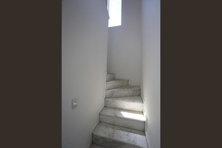 Escada de casa à venda com 3 quartos, 95m² em Jardim Monte Kemel, São Paulo