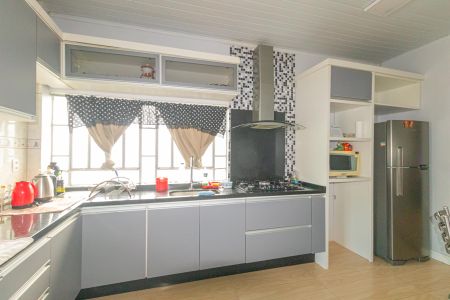 Casa à venda com 132m², 2 quartos e 2 vagas Casa à venda com 132m², 2 quartos e 2 vagasCozinha