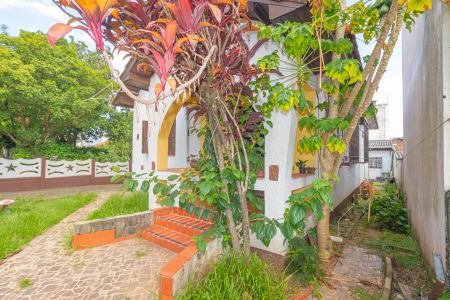 Casa à venda com 132m², 2 quartos e 2 vagas Casa à venda com 132m², 2 quartos e 2 vagasJardim/Entrada