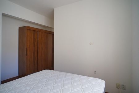 Quarto suíte de apartamento para alugar com 3 quartos, 70m² em Vila Ipiranga, Porto Alegre