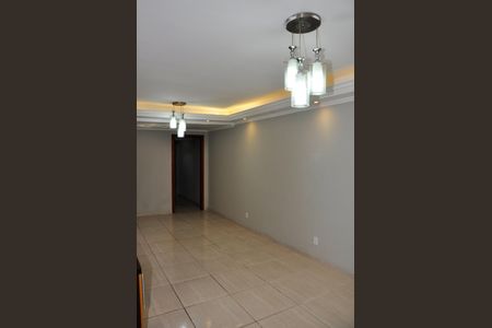 Casa à venda com 230m², 3 quartos e 2 vagasDetalhe - Sala
