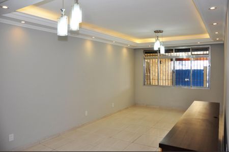 Casa à venda com 230m², 3 quartos e 2 vagasDetalhe - Sala