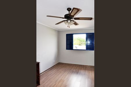 Casa à venda com 230m², 3 quartos e 2 vagasDetalhe - Quarto 01 com Suíte