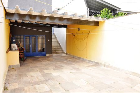 Casa à venda com 230m², 3 quartos e 2 vagasDetalhe - Quintal