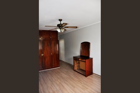 Casa à venda com 230m², 3 quartos e 2 vagasDetalhe - Quarto 01 com Suíte