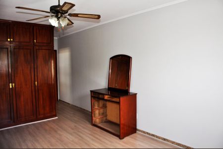 Casa à venda com 230m², 3 quartos e 2 vagasDetalhe - Quarto 01 com Suíte