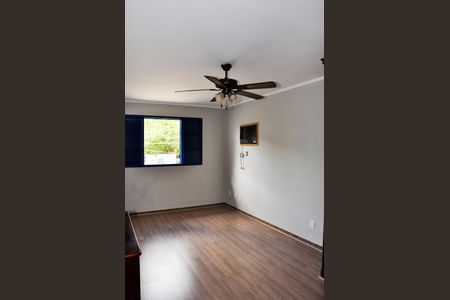 Casa à venda com 230m², 3 quartos e 2 vagasDetalhe - Quarto 01 com Suíte