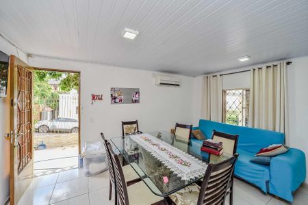 Sala de casa para alugar com 2 quartos, 86m² em Jardim Itu, Porto Alegre