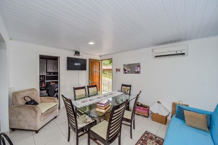 Sala de casa para alugar com 2 quartos, 86m² em Jardim Itu, Porto Alegre