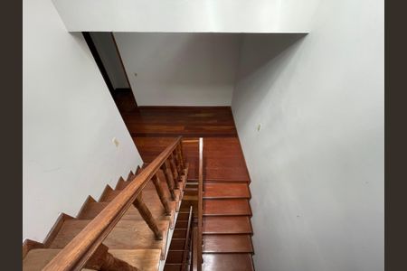 Casa para alugar com 300m², 6 quartos e 3 vagasEscada