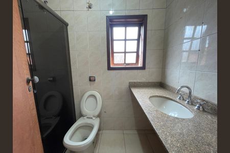 Casa para alugar com 300m², 6 quartos e 3 vagasBanheiro 1