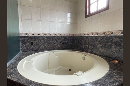 Casa para alugar com 300m², 6 quartos e 3 vagasBanheiro 4