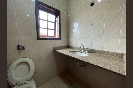 Casa para alugar com 300m², 6 quartos e 3 vagasBanheiro 1