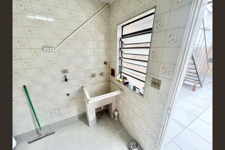 Sala/Quarto/Cozinha de casa para alugar com 1 quarto, 35m² em Conjunto Residencial Novo Pacaembu, São Paulo