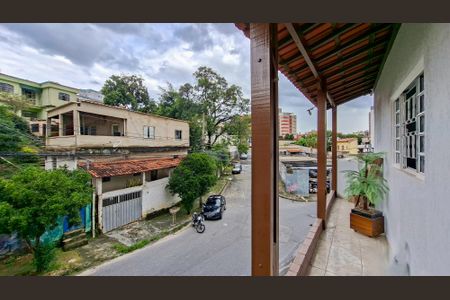 Casa para alugar com 2 quartos, 180m² em União, Belo Horizonte