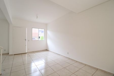 Sala de casa de condomínio para alugar com 3 quartos, 100m² em Morada da Colina, Uberlândia