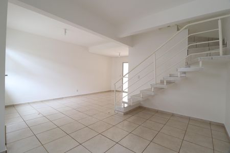 Sala de casa de condomínio para alugar com 3 quartos, 100m² em Morada da Colina, Uberlândia